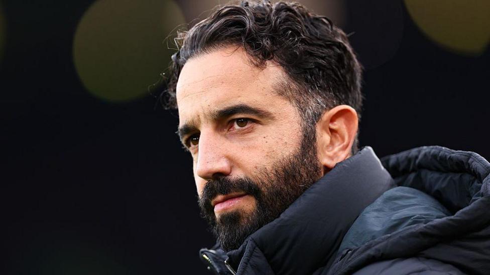 آیا منچستریونایتد می‌تواند خط دفاعی را تقویت کند بدون افت قدرت هجومی؟